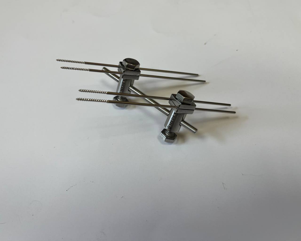 Апарат зовнішньої фіксації на кисть